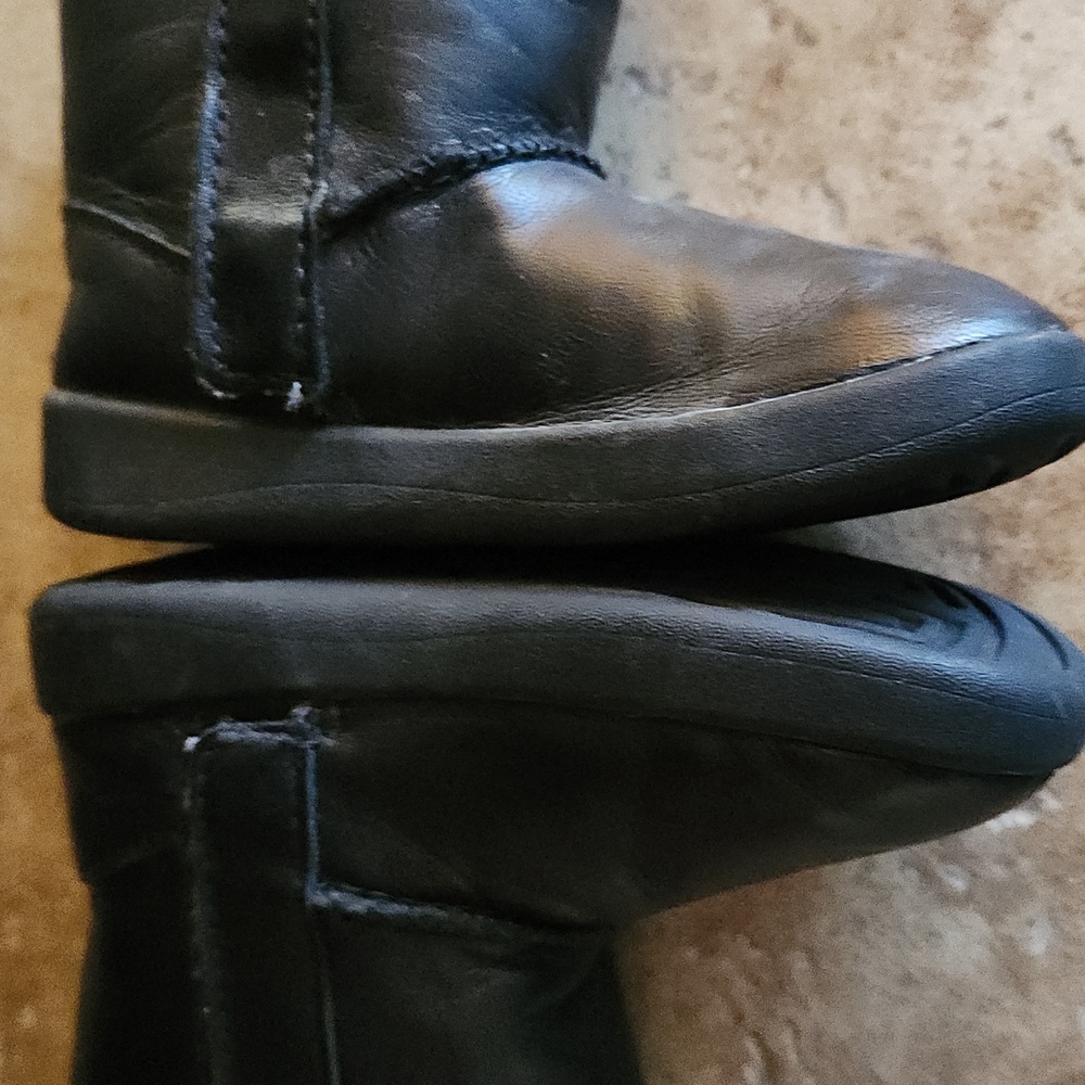 UGG Black Leather Boots with Shearling Toddler Size 4/5 - Picture 9 of 11